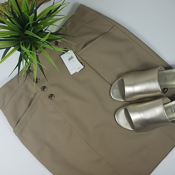 NWT, Banana Republic, khaki, Sz 12 - Picture 2 of 10